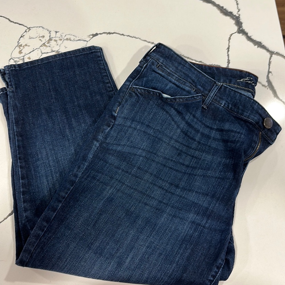 Eddie Bauer Curvy Capri in dark wash. Size 14.